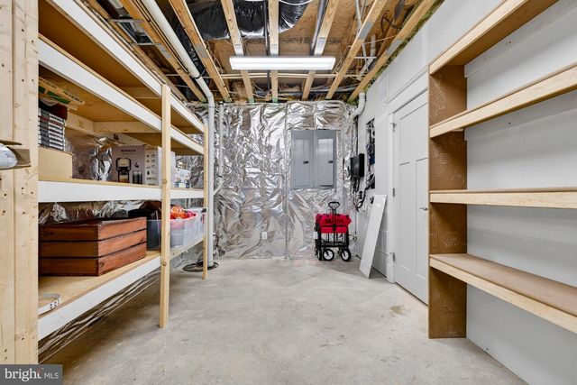 1105 LAKEWOOD DR SW, Vienna, VA 22180