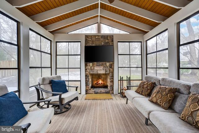 1105 LAKEWOOD DR SW, Vienna, VA 22180