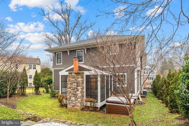 1105 LAKEWOOD DR SW, Vienna, VA 22180