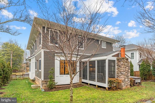 1105 LAKEWOOD DR SW, Vienna, VA 22180