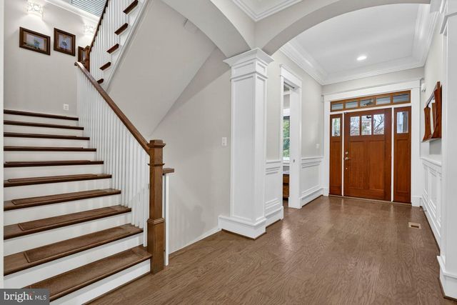 1105 LAKEWOOD DR SW, Vienna, VA 22180