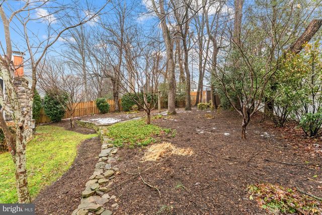 1105 LAKEWOOD DR SW, Vienna, VA 22180