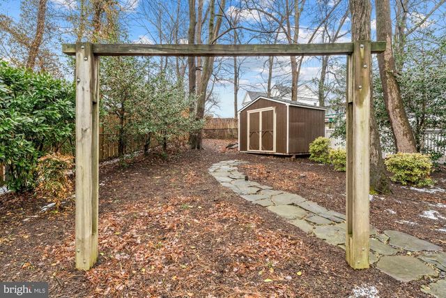 1105 LAKEWOOD DR SW, Vienna, VA 22180