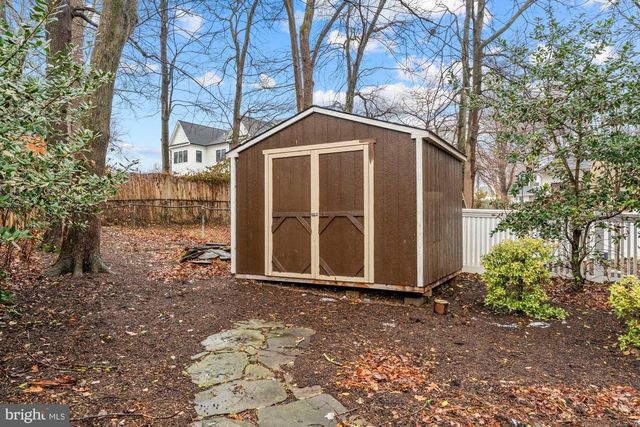 1105 LAKEWOOD DR SW, Vienna, VA 22180