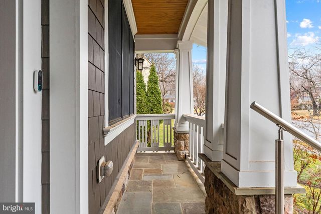 1105 LAKEWOOD DR SW, Vienna, VA 22180