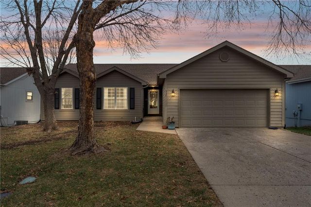 528 Durham Court, Lawrence, KS 66049