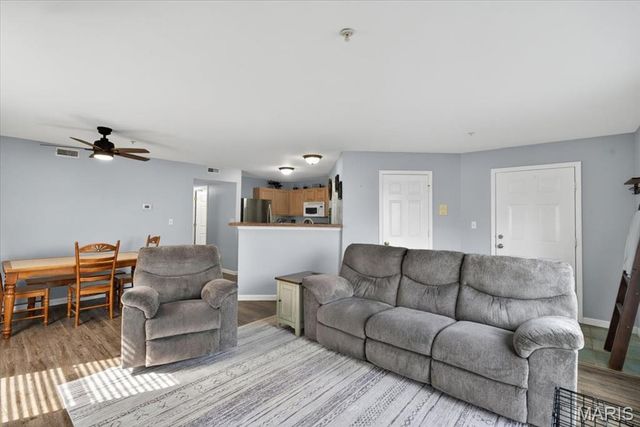 6 Homefield Gardens Drive 15N, O'fallon, MO 63366