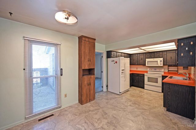 1136 Inner Circle Drive, Forest Park, OH 45240