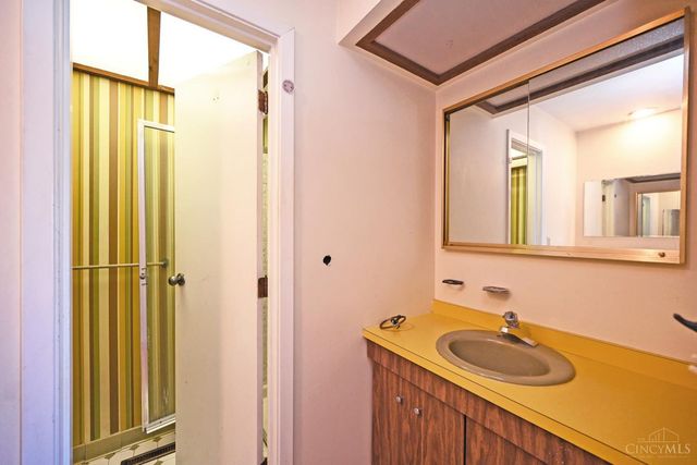 1136 Inner Circle Drive, Forest Park, OH 45240