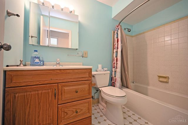 1136 Inner Circle Drive, Forest Park, OH 45240