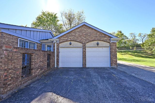 1136 Inner Circle Drive, Forest Park, OH 45240