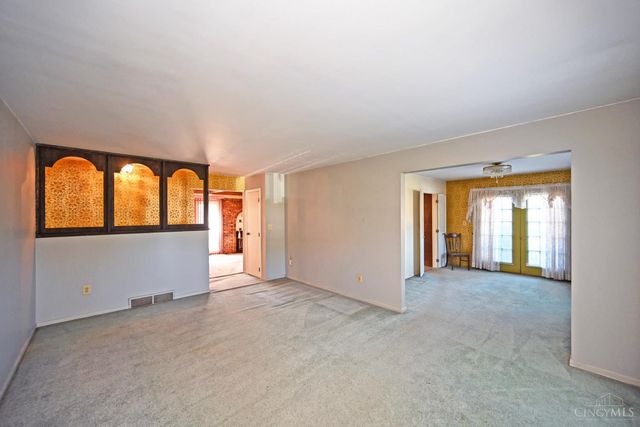 1136 Inner Circle Drive, Forest Park, OH 45240