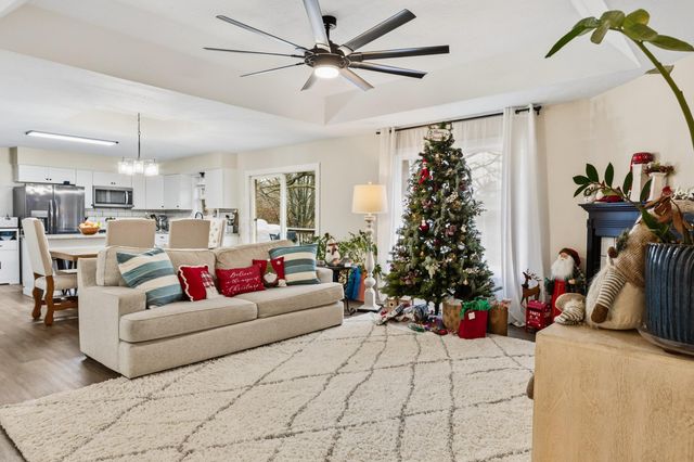 4615 S Tyler Terrace, Battlefield, MO 65619