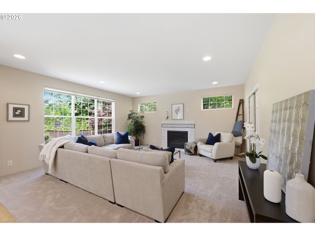 3325 PARK HILLS Dr, Eugene, OR 97405