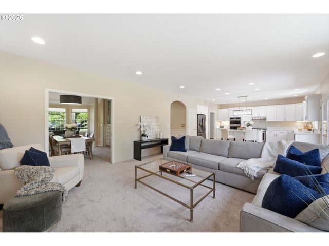 3325 PARK HILLS Dr, Eugene, OR 97405