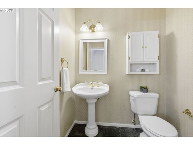 3325 PARK HILLS Dr, Eugene, OR 97405