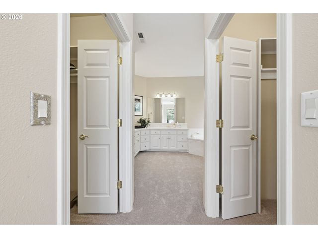 3325 PARK HILLS Dr, Eugene, OR 97405
