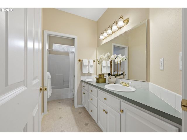 3325 PARK HILLS Dr, Eugene, OR 97405