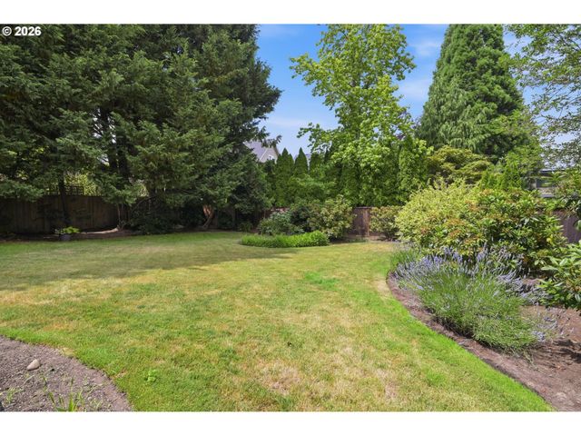 3325 PARK HILLS Dr, Eugene, OR 97405