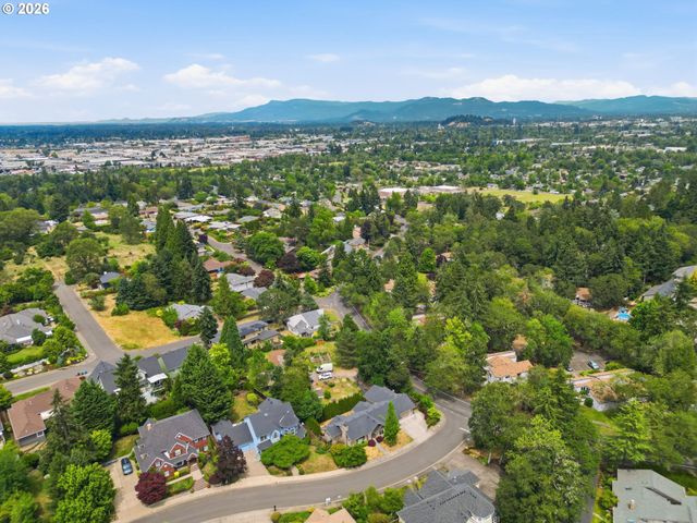 3325 PARK HILLS Dr, Eugene, OR 97405