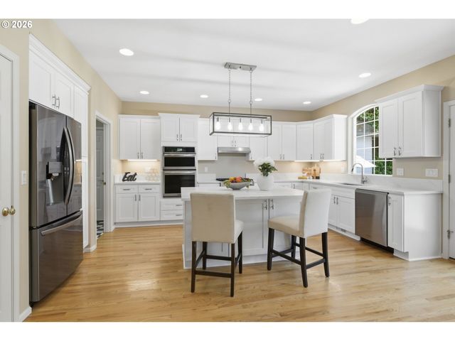 3325 PARK HILLS Dr, Eugene, OR 97405