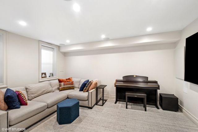 1934 N Bissell Street, Chicago, IL 60614