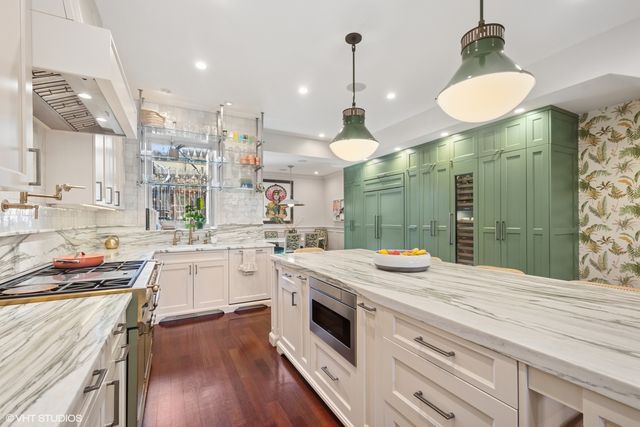 1934 N Bissell Street, Chicago, IL 60614