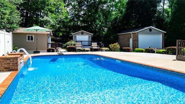 1102 Hunters Trail, Anderson, SC 29625