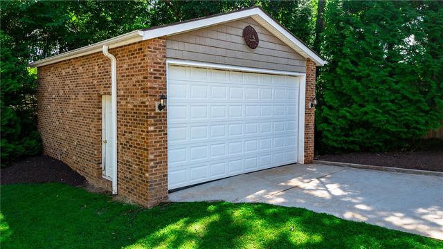 1102 Hunters Trail, Anderson, SC 29625