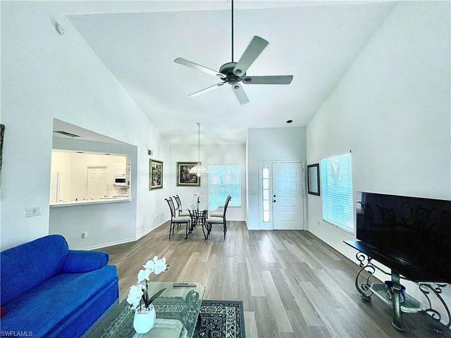 685 Windsor SQ 101, Naples, FL 34104