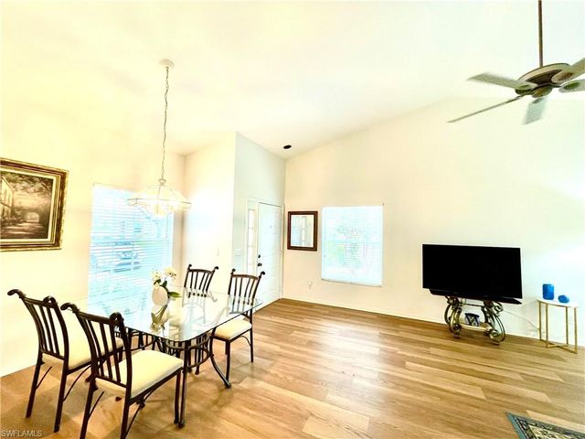 685 Windsor SQ 101, Naples, FL 34104