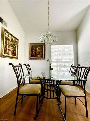 685 Windsor SQ 101, Naples, FL 34104