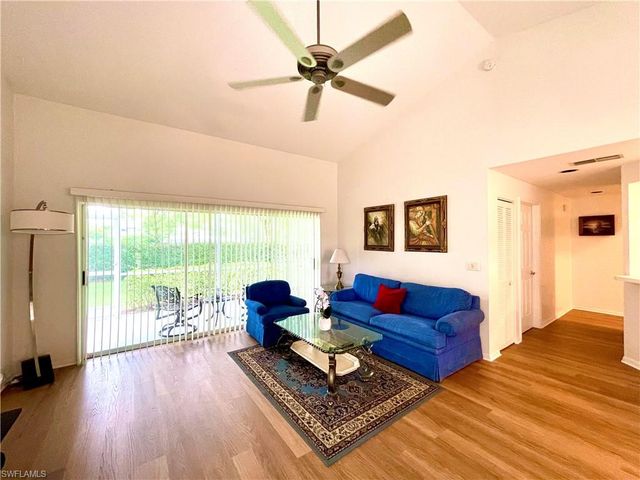 685 Windsor SQ 101, Naples, FL 34104