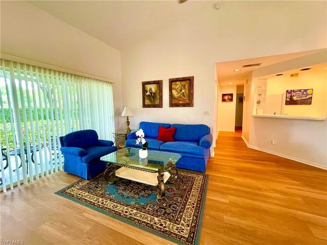685 Windsor SQ 101, Naples, FL 34104