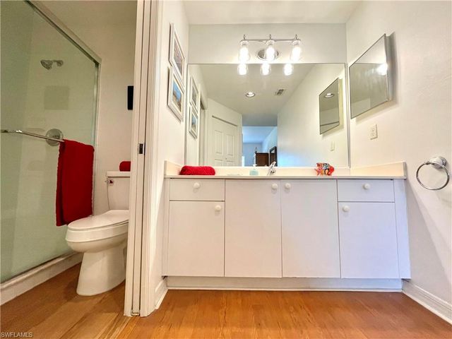 685 Windsor SQ 101, Naples, FL 34104