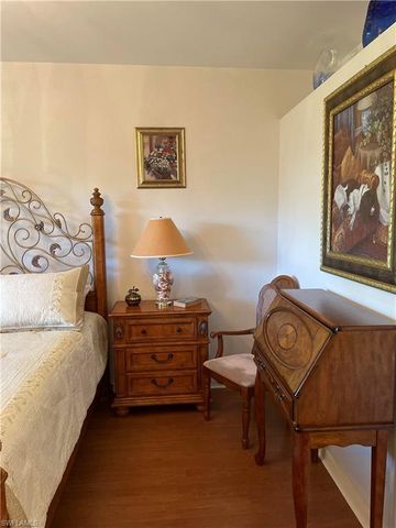 685 Windsor SQ 101, Naples, FL 34104