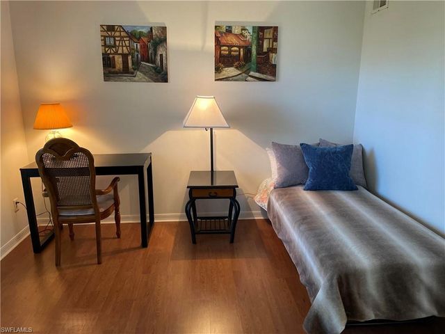 685 Windsor SQ 101, Naples, FL 34104