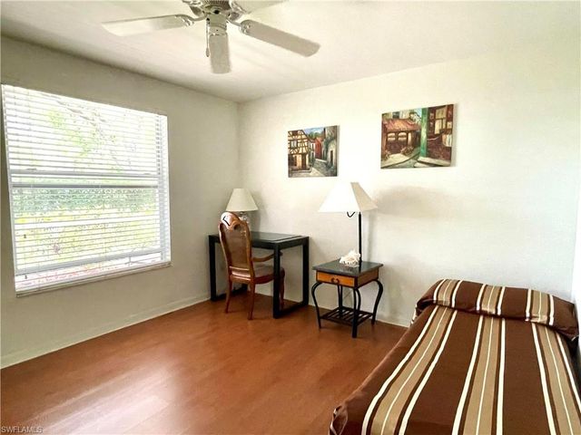 685 Windsor SQ 101, Naples, FL 34104