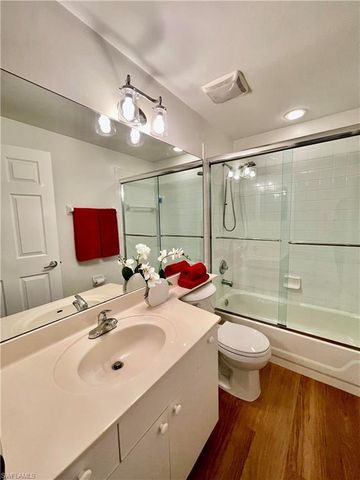 685 Windsor SQ 101, Naples, FL 34104