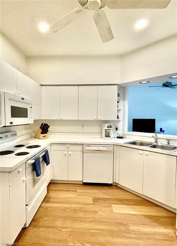 685 Windsor SQ 101, Naples, FL 34104