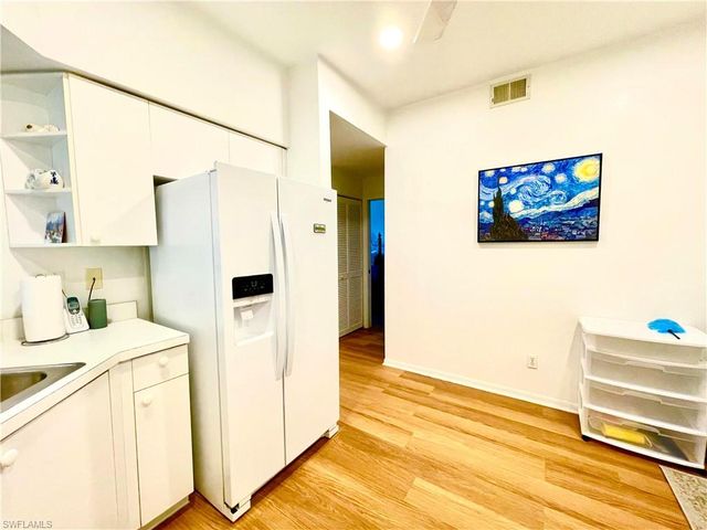 685 Windsor SQ 101, Naples, FL 34104