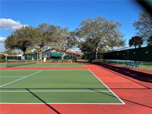 685 Windsor SQ 101, Naples, FL 34104