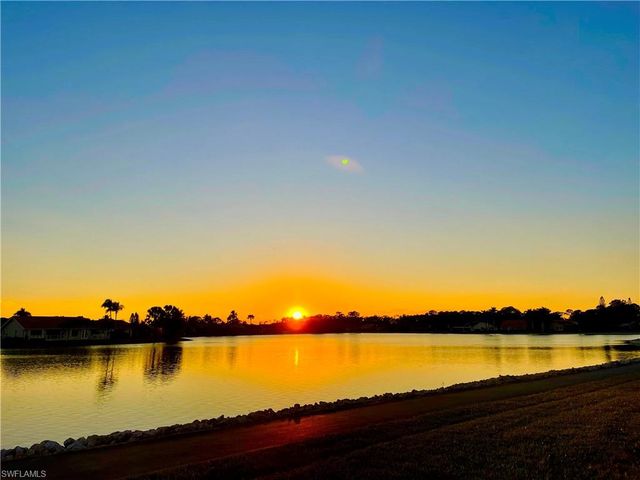 685 Windsor SQ 101, Naples, FL 34104