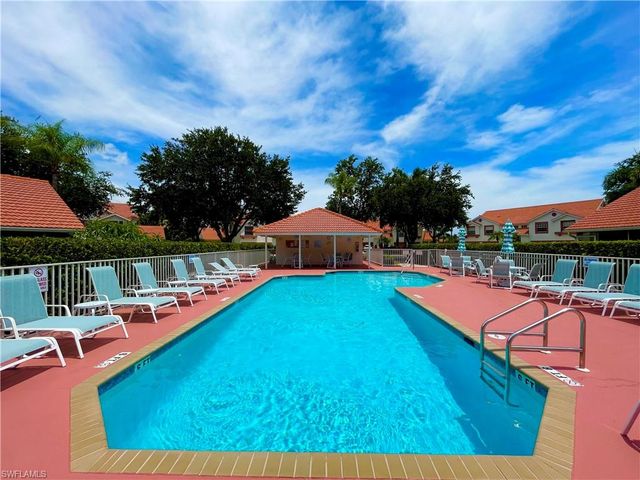 685 Windsor SQ 101, Naples, FL 34104