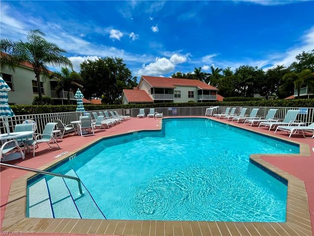 685 Windsor SQ 101, Naples, FL 34104