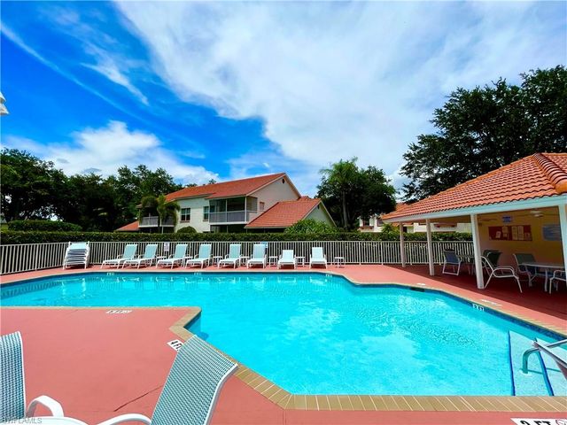 685 Windsor SQ 101, Naples, FL 34104