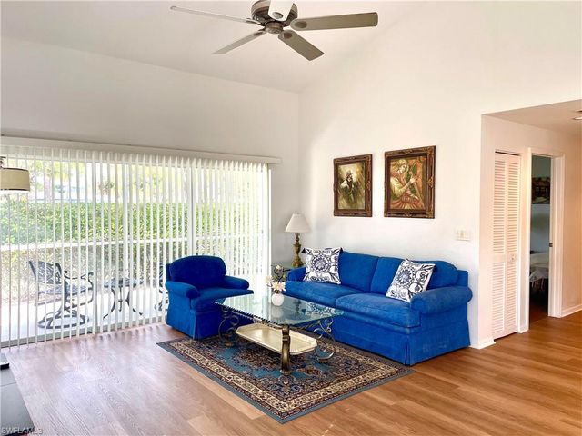 685 Windsor SQ 101, Naples, FL 34104