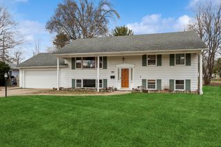 620 8th Street SW, Faribault, MN 55021