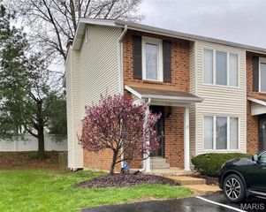 2128 Friendship Court, Florissant, MO 63031