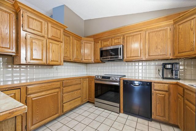 10407 E Countryside Cir, Wichita, KS 67207